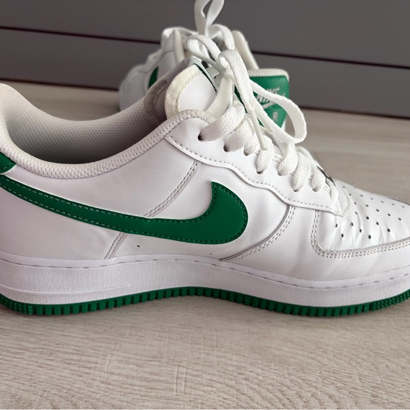 Nike Air White and Green Shoes - Picture 5 of 10